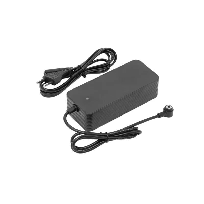 Batería para patinete eléctrico y piezas de carga
