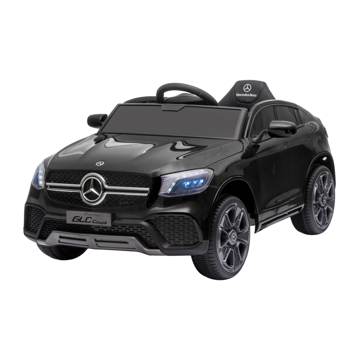 Coche eléctrico para niños Mercedes GLC Coupé en vista frontal en ángulo en color negro