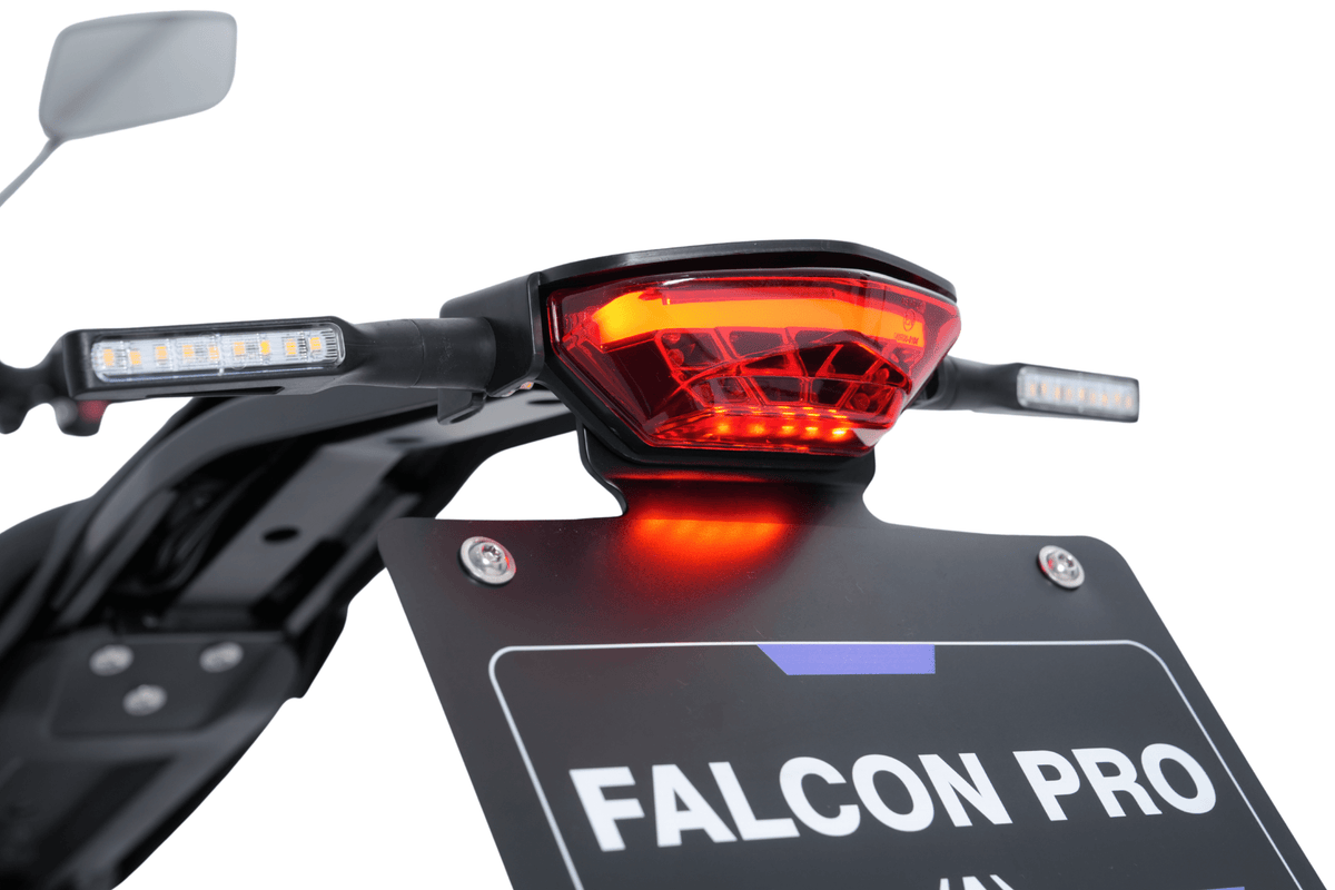 Luz trasera de la 79BIKE Falcon Pro RL con las luces encendidas