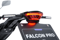 Luz trasera de la 79BIKE Falcon Pro RL con las luces encendidas