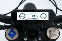 Primer plano de la pantalla de la 79BIKE Falcon Pro RL