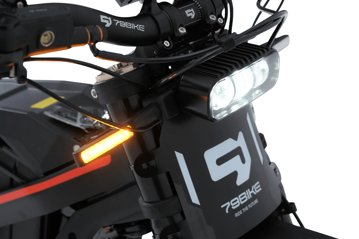 Intermitente de la 79BIKE Falcon Pro RL con las luces encendidas