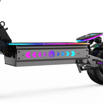 Plataforma del APEFOX T90 ULTRA con las luces encendidas