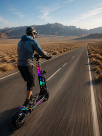 Hombre montando el patinete eléctrico APEFOX T90 ULTRA por la carretera