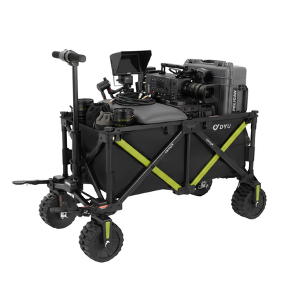 DYU CampX con equipo fotográfico, monitor, objetivo y un maletín rígido gris en el carro