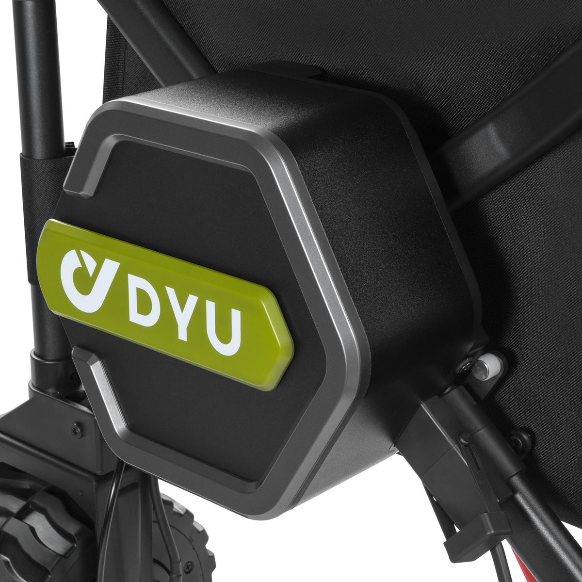 DYU CampX, primer plano de la carcasa hexagonal negra con logotipo DYU verde