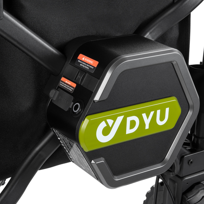 DYU CampX, primer plano de la batería hexagonal con logotipo DYU, etiquetas de advertencia y puerto en el chasis