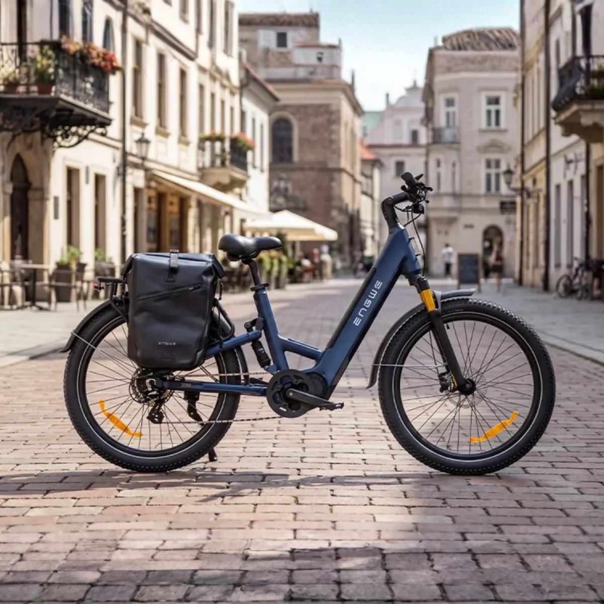Bicicleta eléctrica fat bike ENGWE E26 3.0 PRO vista de lado en la ciudad
