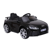 Coche eléctrico para niños Audi TT RS en vista frontal en ángulo desde el lado opuesto en color negro