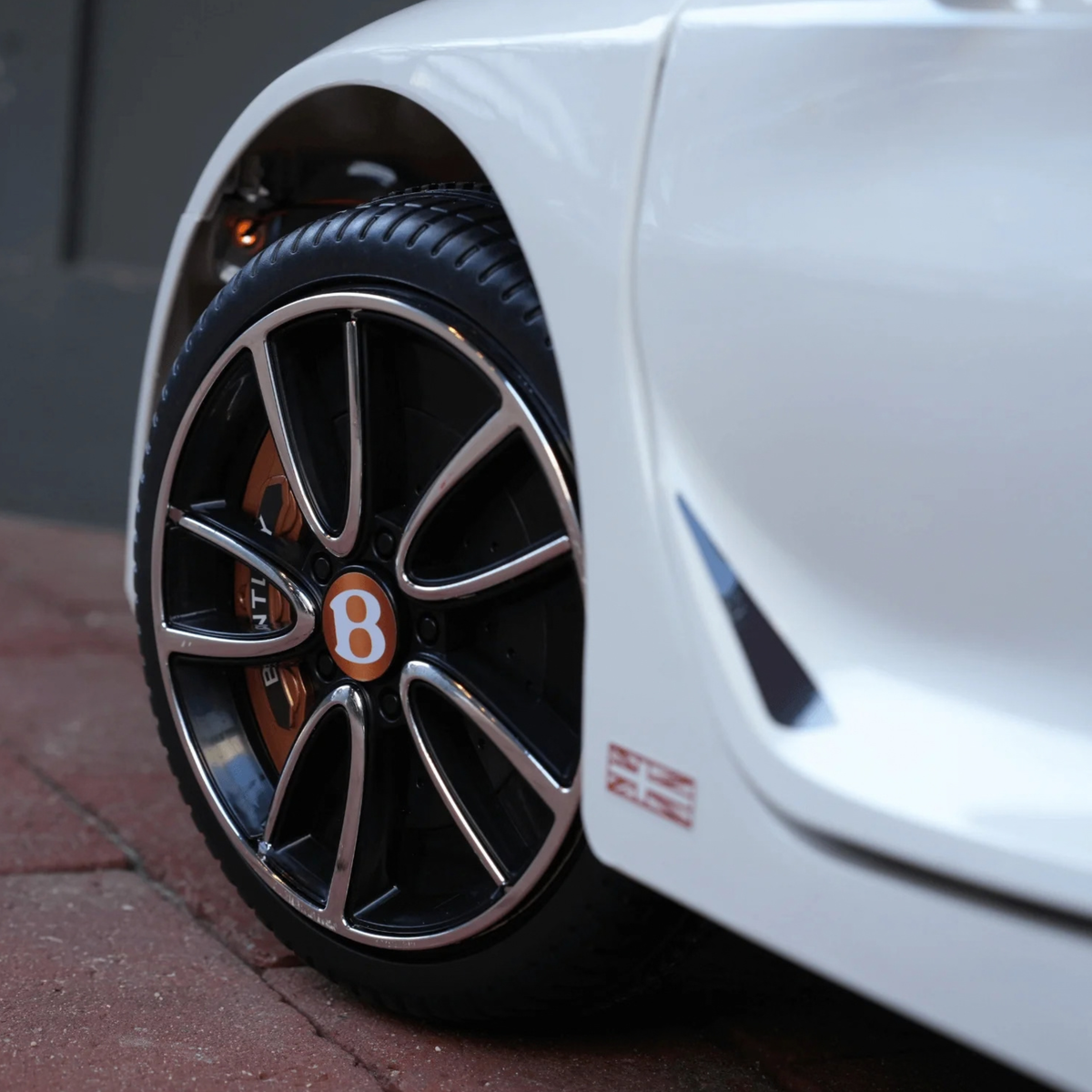 Coche eléctrico para niños Bentley EXP 12 - Wheelyshop