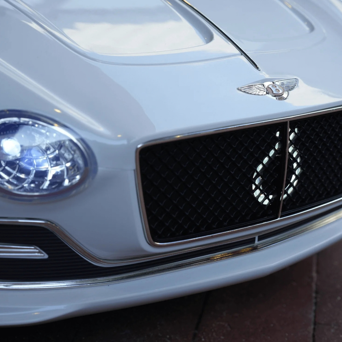 Coche eléctrico para niños Bentley EXP 12 - Wheelyshop