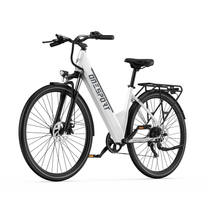 OneSport OT12 Pro, bicicleta eléctrica blanca de cuadro bajo, vista frontal en ángulo con portaequipajes y guardabarros