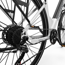 OneSport OT12 Pro, primer plano de la rueda trasera, el cassette, el cambio trasero y la cadena