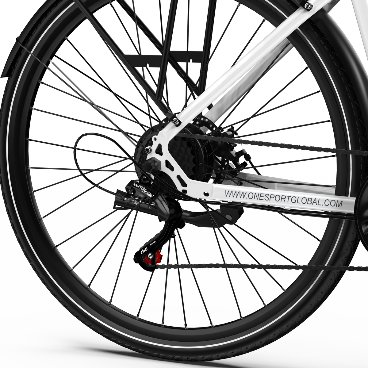 OneSport OT12 Pro, primer plano de la rueda trasera con portaequipajes, cadena y cambio trasero en un cuadro blanco