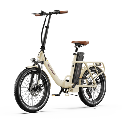 Bicicleta eléctrica OneSport OT16 Pro en color blanco crema, vista frontal en ángulo, con sillín marrón, puños marrones y portaequipajes trasero