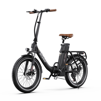 Bicicleta eléctrica negra OneSport OT16 Pro vista frontal en ángulo, con sillín marrón, puños marrones y portaequipajes