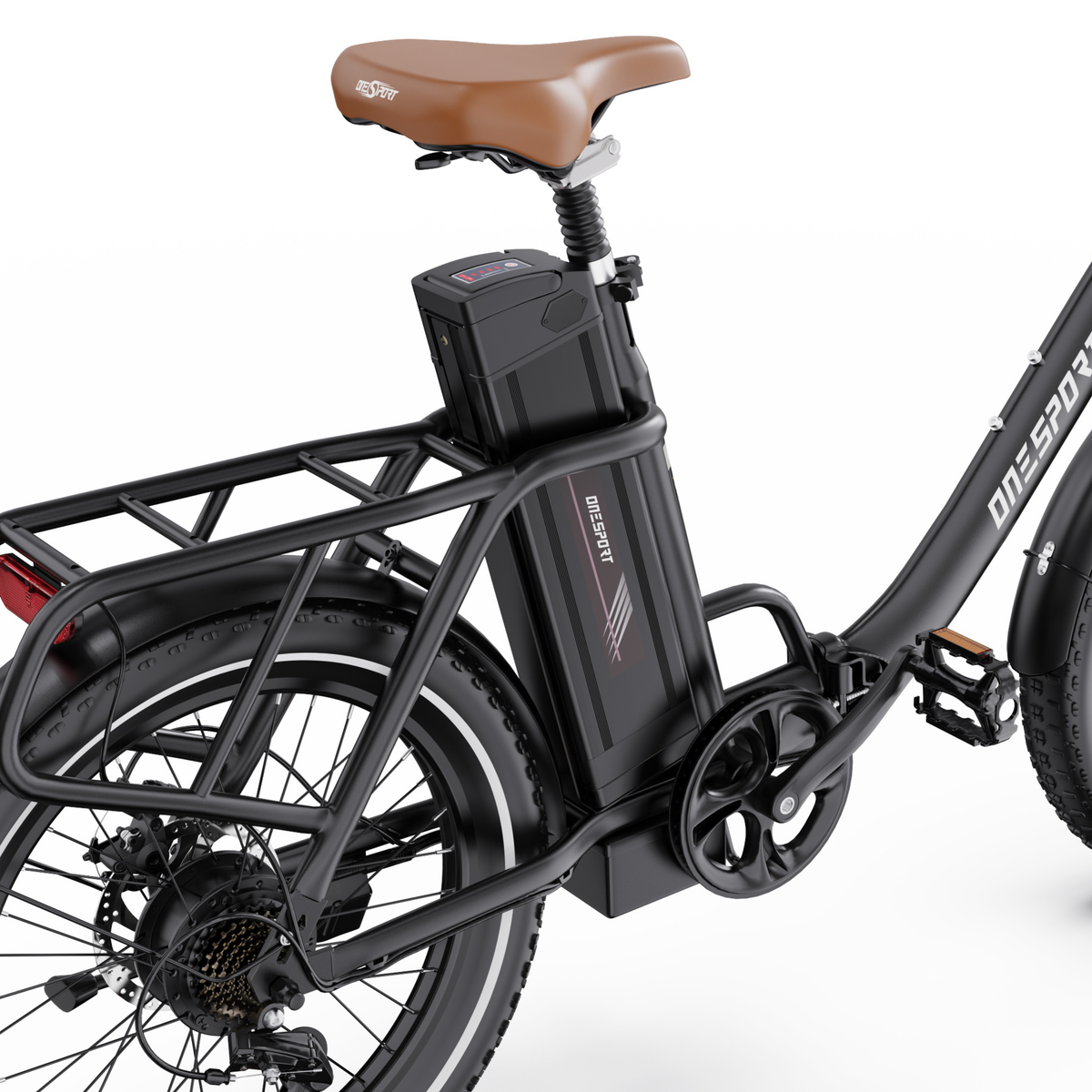 OneSport OT16 Pro, sillín, batería, portaequipajes y pedal vistos en ángulo lateral