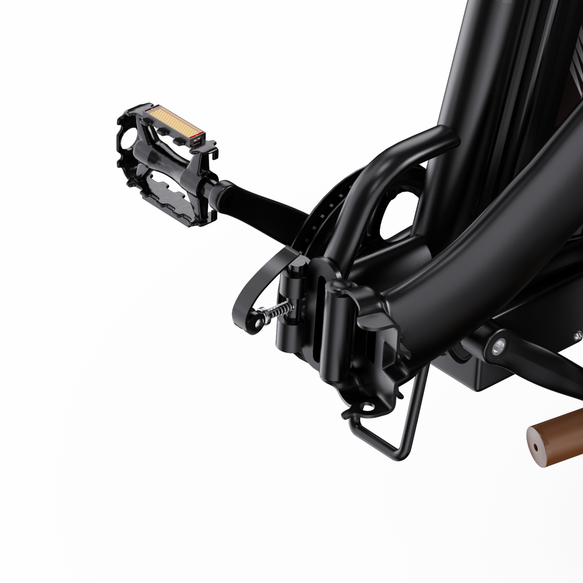 Primer plano del pedal, la biela y la articulación del cuadro con muelle de la OneSport OT16 Pro