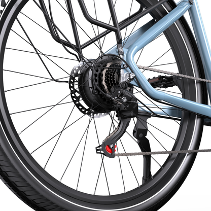 OneSport WT05, primer plano del buje de la rueda trasera con cassette, mando de cambio, disco de freno y portaequipajes