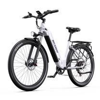Bicicleta eléctrica OneSport WT05 en blanco, vista en diagonal desde delante con faro delantero, horquilla delantera y portaequipajes trasero