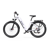 Bicicleta eléctrica OneSport WT05 en blanco, vista lateral con cuadro de paso bajo, guardabarros y portaequipajes