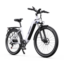 Bicicleta eléctrica OneSport WT05 vista en diagonal desde delante con cuadro blanco, faro delantero y portaequipajes