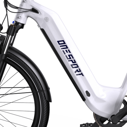 OneSport WT05 vista lateral del cuadro blanco con paso bajo, logotipo, guardabarros y rueda delantera