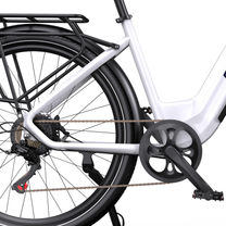 OneSport WT05, primer plano del cuadro trasero, portaequipajes, cadena, cassette, plato y pedal