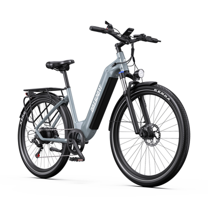 Bicicleta eléctrica OneSport WT05 vista en diagonal desde delante con luz delantera, guardabarros delantero y freno de disco delantero