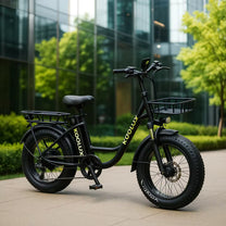 Bicicleta eléctrica fat bike KOOLUX X7 en vista frontal en ángulo en la ciudad