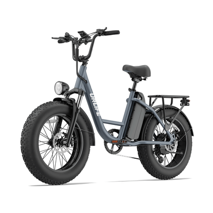 URLIFE E20 Pro, bicicleta eléctrica gris con neumáticos gruesos y portaequipajes, vista frontal en ángulo