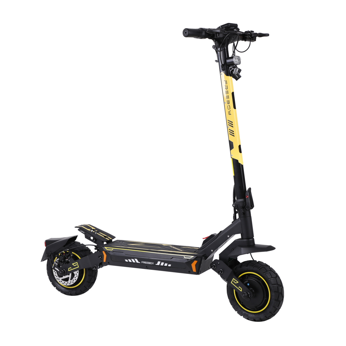 Patinete eléctrico negro y amarillo con el texto FREEBOY, visto en diagonal desde delante, con faro delantero, plataforma y dos ruedas