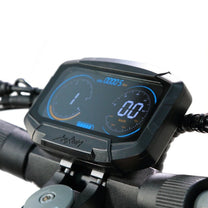 Display, acelerador y tarjeta NFC para VSETT 9/9+/10+ & ZERO 8X/10X en el patinete eléctrico en primer plano