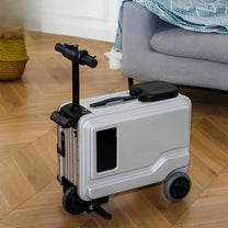 Maleta eléctrica montable PowerDrive Pro Edition en plateado en casa