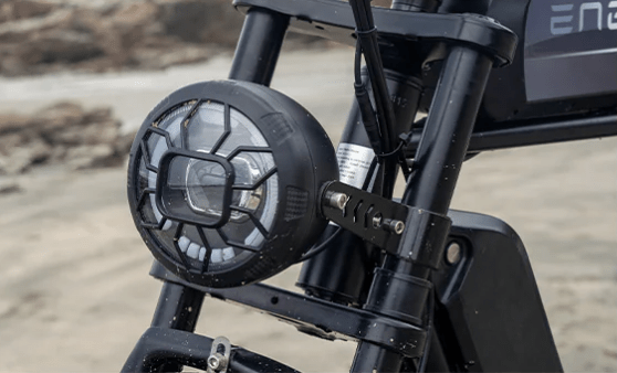 Faro delantero de la ENGWE M1