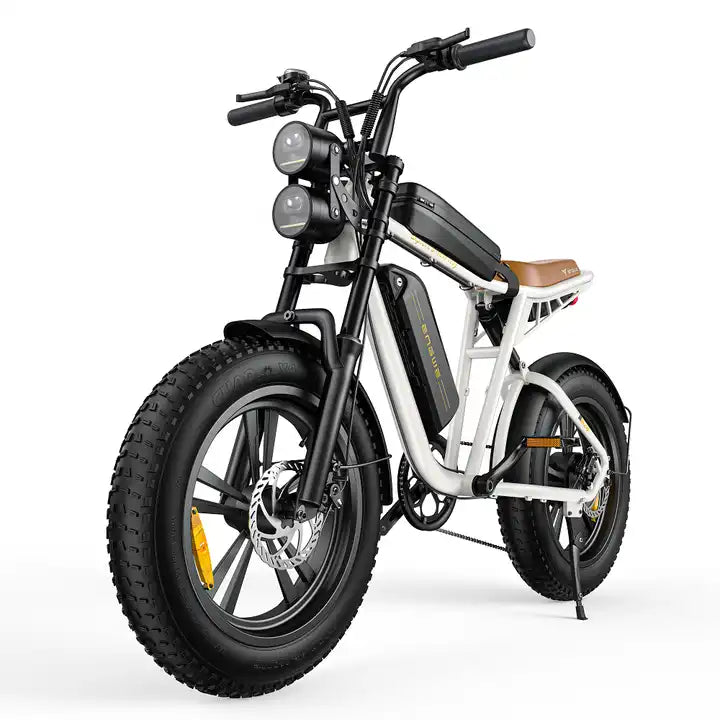 Bicicleta eléctrica fat bike ENGWE M20 en vista frontal en ángulo en color blanco
