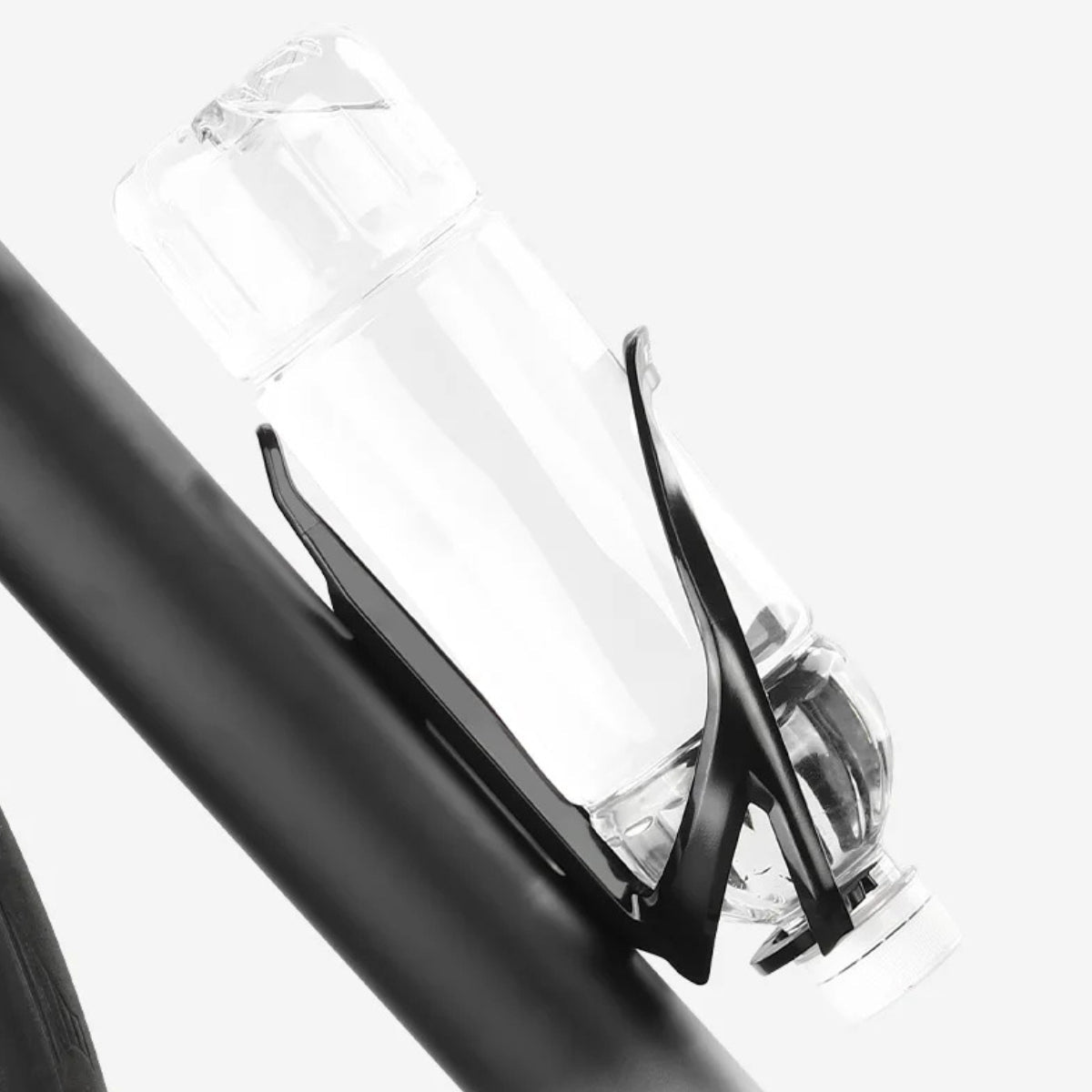 Portabotellas para cuadro de bicicleta eléctrica en blanco en una bicicleta