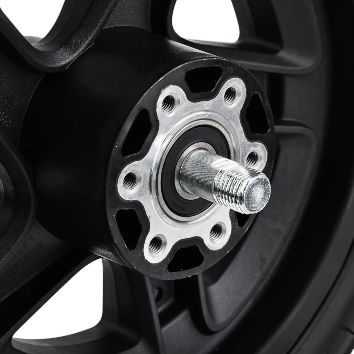 Detalle: rueda delantera para Ninebot F3/F3 Pro