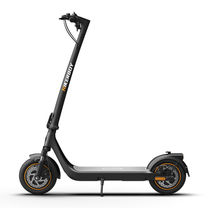 Patinete eléctrico HIKERBOY CURTIS DUAL PRO visto de lado en color gris