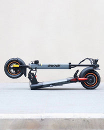 Patinete eléctrico iENYRID A1 plegado en interior