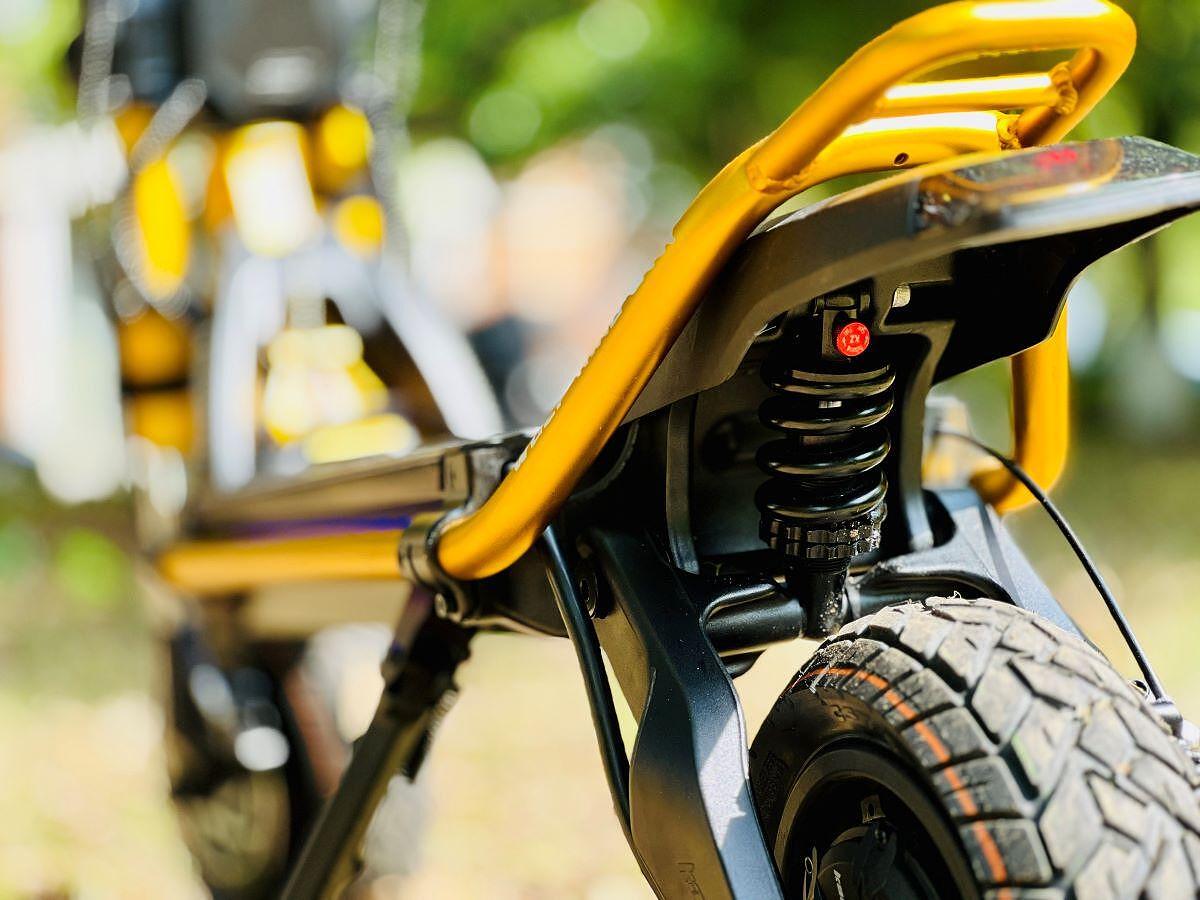 Detalle del patinete eléctrico KAABO WOLF WARRIOR KING GTR