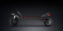 Patinete eléctrico KAABO WOLF WARRIOR X MAX visto de lado sobre fondo oscuro
