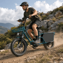 Piloto con la bicicleta eléctrica fat bike KOOLUX X7 Pro fuera de pista