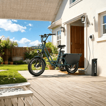 Bicicleta eléctrica fat bike KOOLUX X7 Pro vista de lado en la ciudad