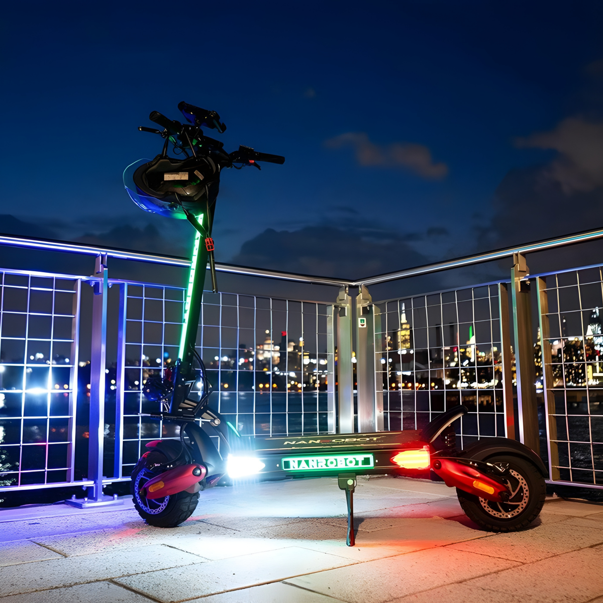 Patinete eléctrico Nanrobot LS7+ con las luces encendidas en un ambiente nocturno