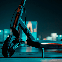Patinete eléctrico NAVEE ST3 Pro visto de lado