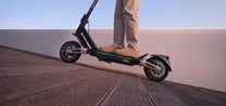 Patinete eléctrico NAVEE ST3 Pro visto de lado