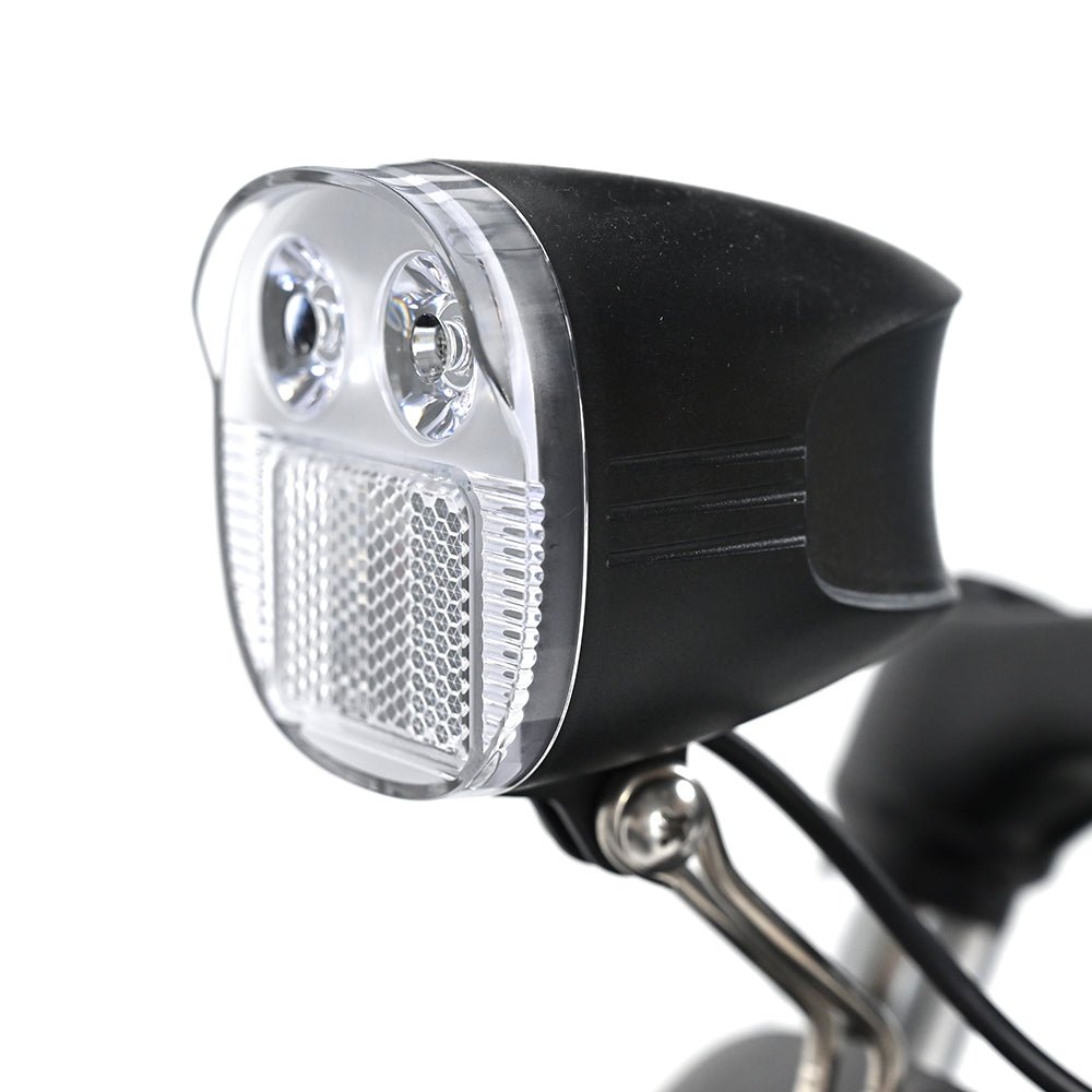 Faro delantero de la OneSport OT01 en primer plano