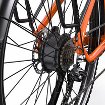 Cambio y cadena de la OneSport OT05 Pro en color naranja en primer plano