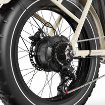 Motor en el buje de la OneSport OT16 Max en color beige en primer plano
